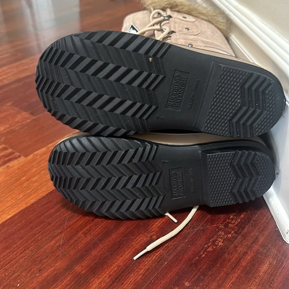 Rugged Exposure Thermolite lines women’s snow Boots. Never worn. Size 7 - Picture 4 of 6